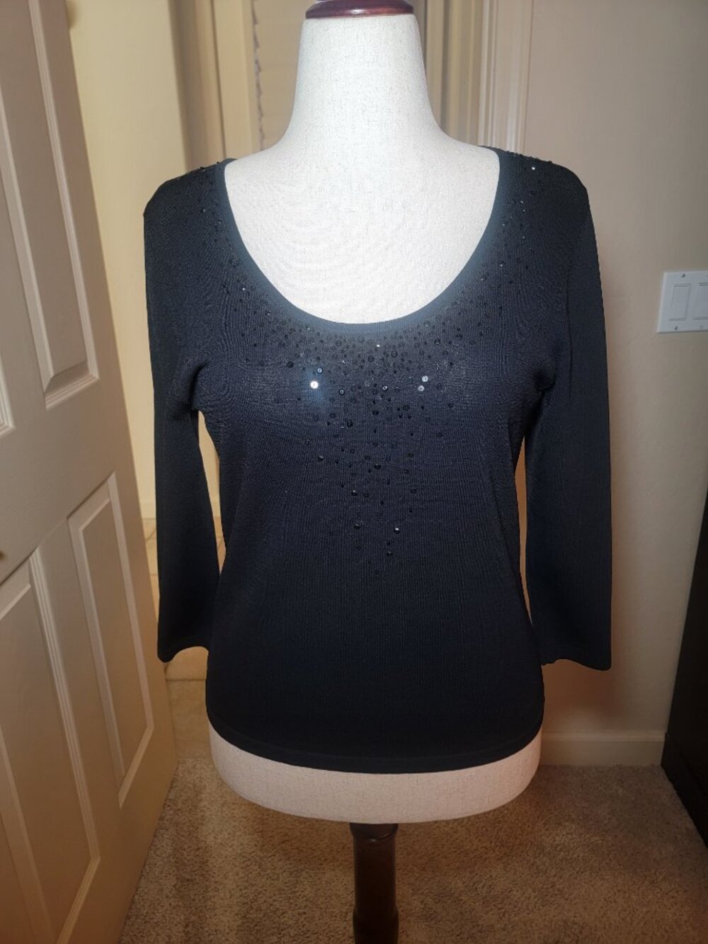 EUC! ANNE KLEIN BLACK KNIT TOP SEQUIN EMBELLISHED ROUND NECK, SIZE LARGE